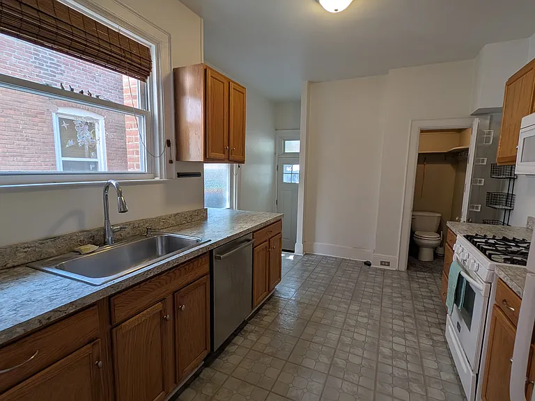 252 Elm St — Photo 6