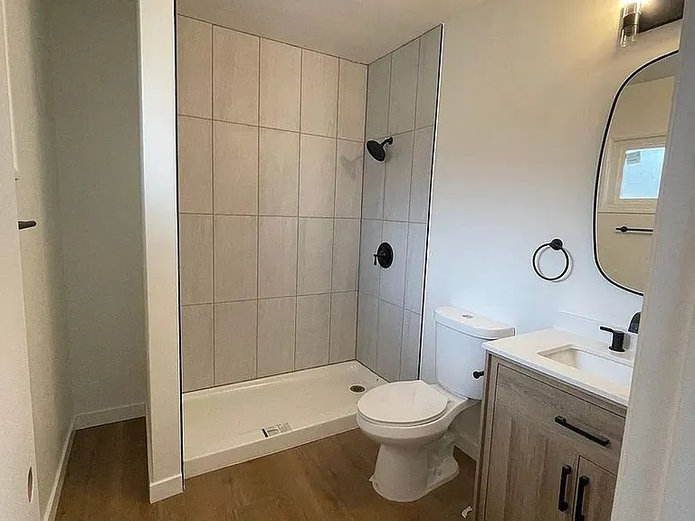 3814 S Bronson Ave — Photo 10