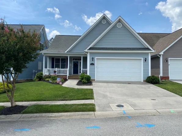825 Sumpter Pl, Roanoke, VA 24019