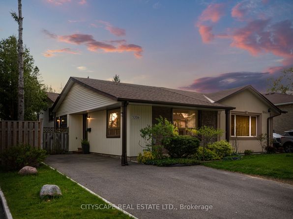 3206 Candela Dr, Mississauga, ON L5A 2T8