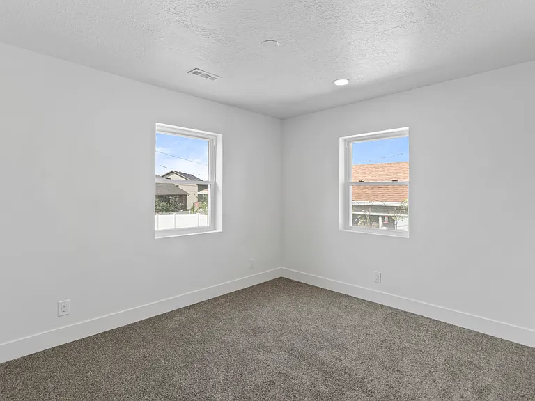1304 E 900 S — Photo 15