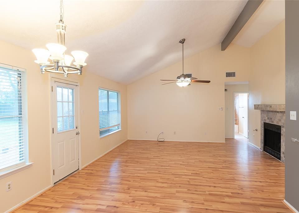 1st image of 2823 Pickett Dr