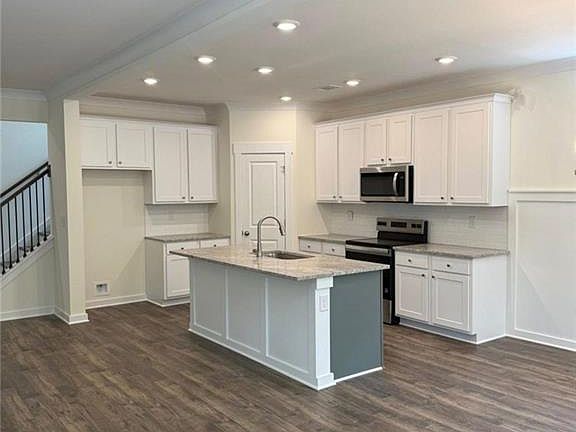 2nd image of 411 Elwyn Barrett Rd