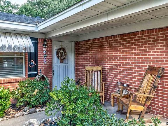 2nd image of 712 Capital Dr
