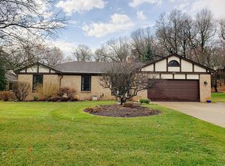 455 Abbey Wood Dr, Rochester, MI 48306