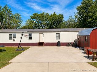 13445 New Lake Rd, Henryetta, OK 74437