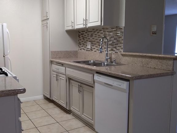 3rd image of 11270 Otsego St #208