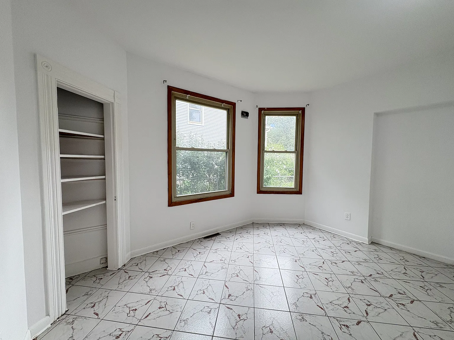 3 bed, 1300 sqft, $1,950 — Photo 4