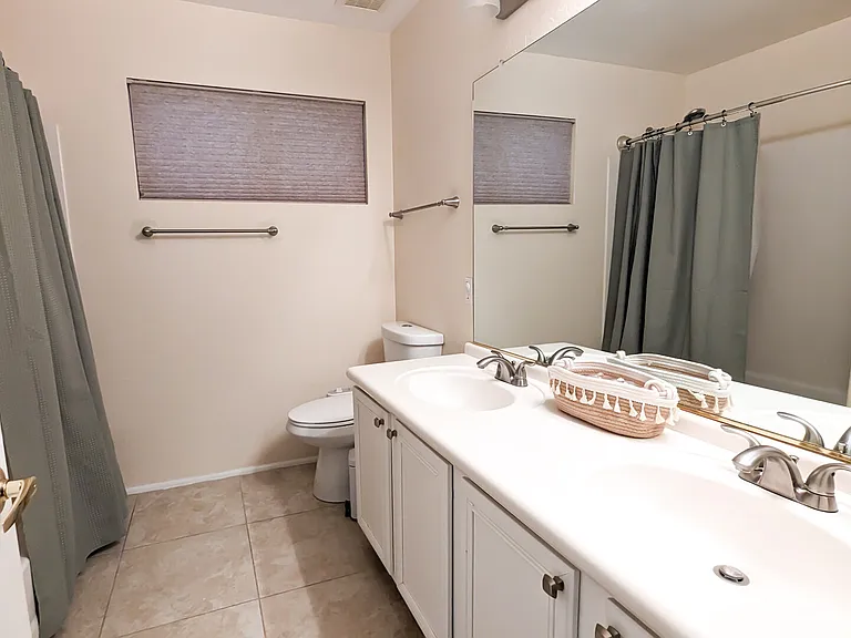 E Michelle Dr — Photo 18