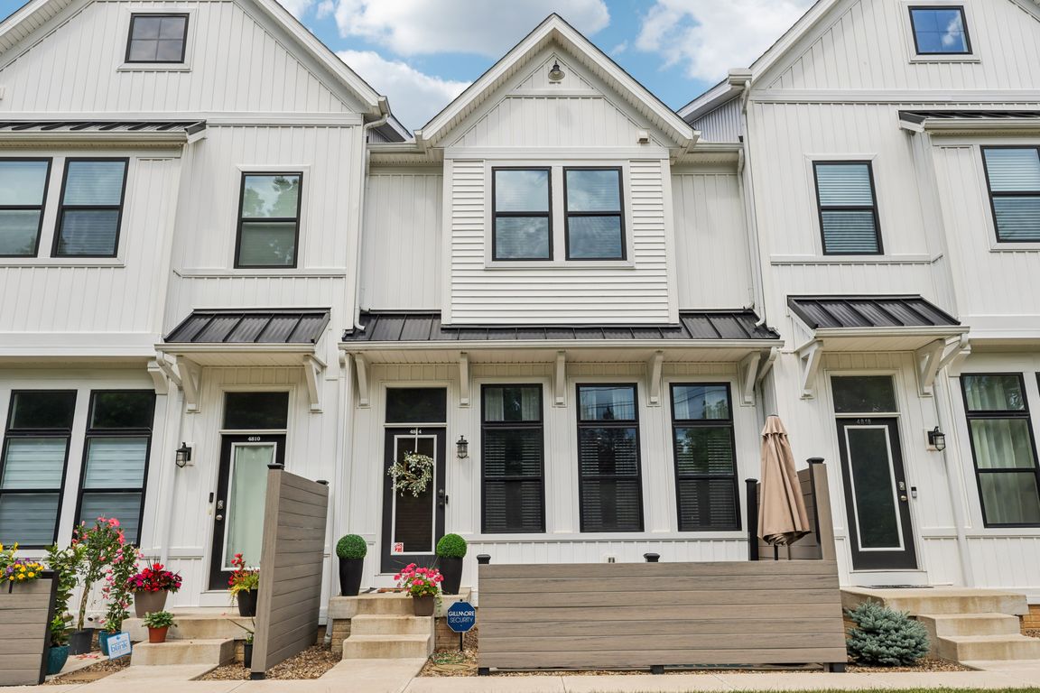 Mills Pointe Way-S0207-001.jpg