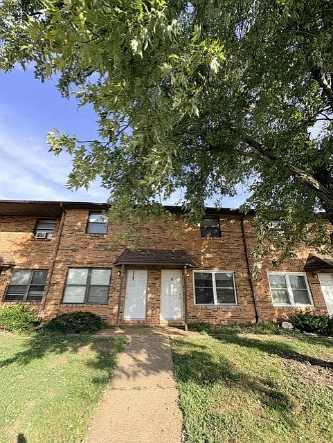2 bed, 1.5 bath, 1000 sqft, $1,095 — Photo 2