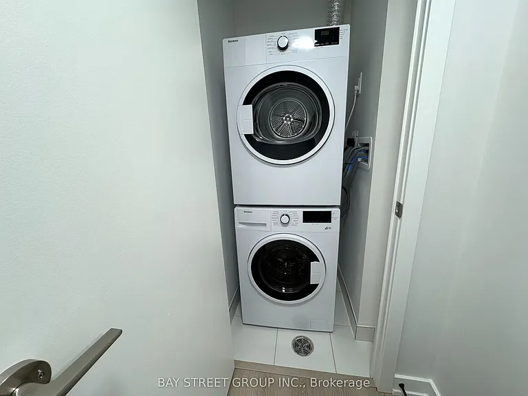 100 Queen St E #1501 — Photo 11