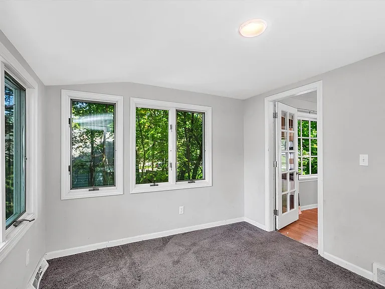 1130 Haselton Rd — Photo 9