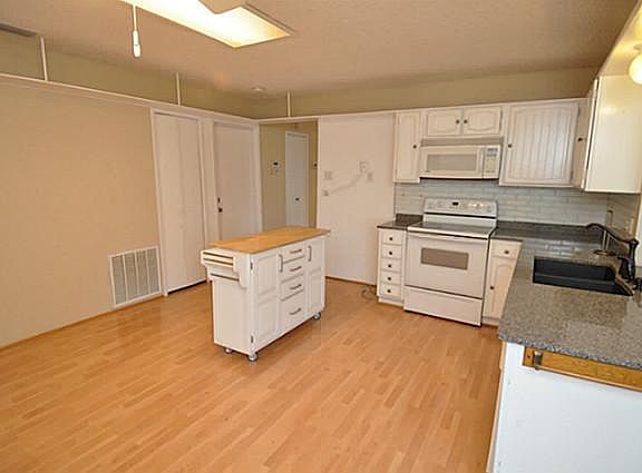 4th image of 2913 Chariot Ln