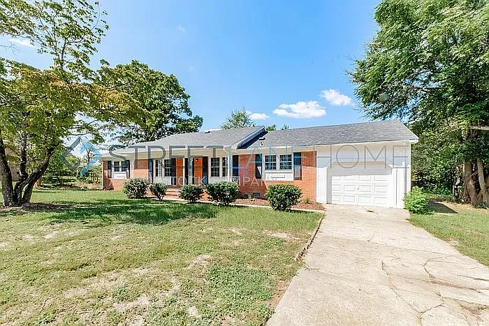 4 bed, 2.0 bath, 1469 sqft, $2,049 — Photo 2