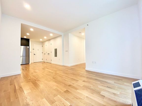 5th image of 25 E 19th St APT 4G