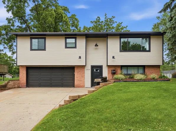 1319 15th St W, Hastings, MN 55033