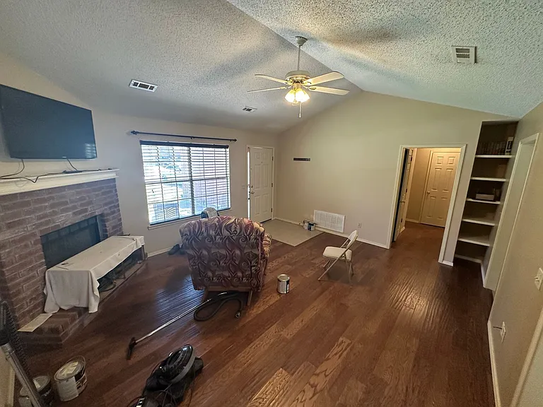 950 Penny Ln — Photo 4