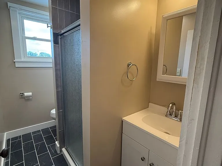 907 Walnut St #B — Photo 5