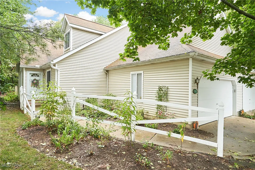 751 Hunters Trl photo 1