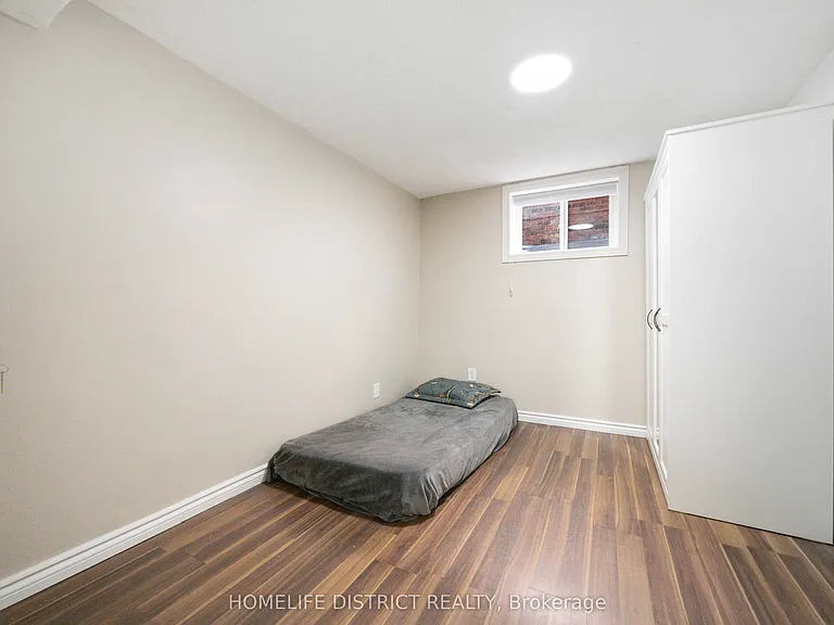 579 Sheppard Ave — Photo 18