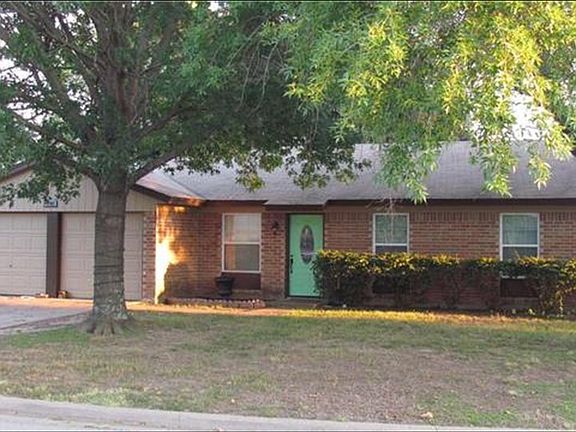 2nd image of 1702 Bordeaux Ln