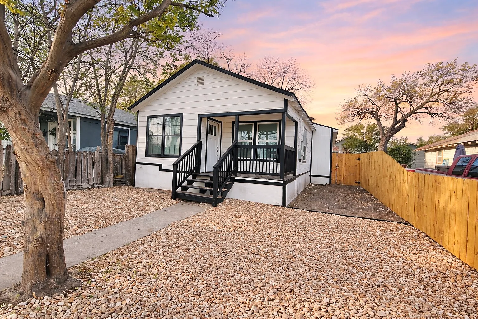 4 bed, 1200 sqft, $1,750 — Photo 1