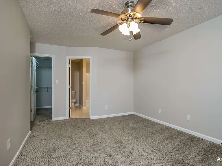15 Hawthorne Ln — Photo 14