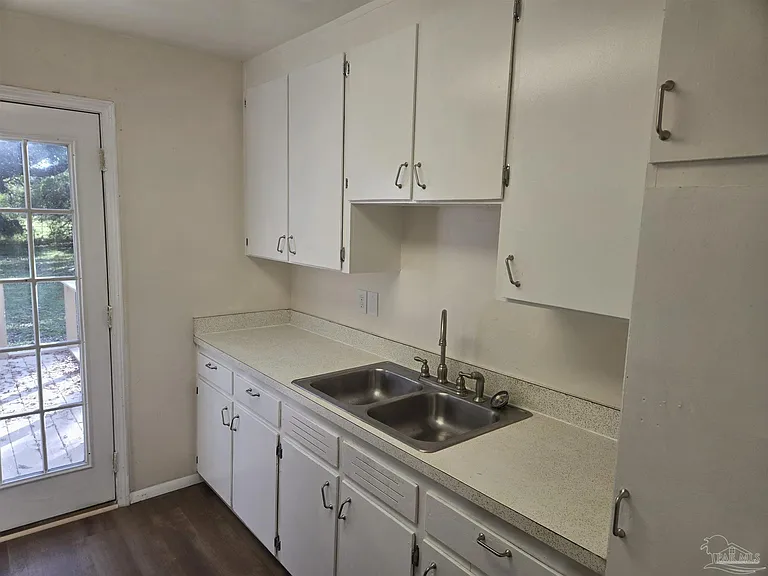 4329 Martha St — Photo 12