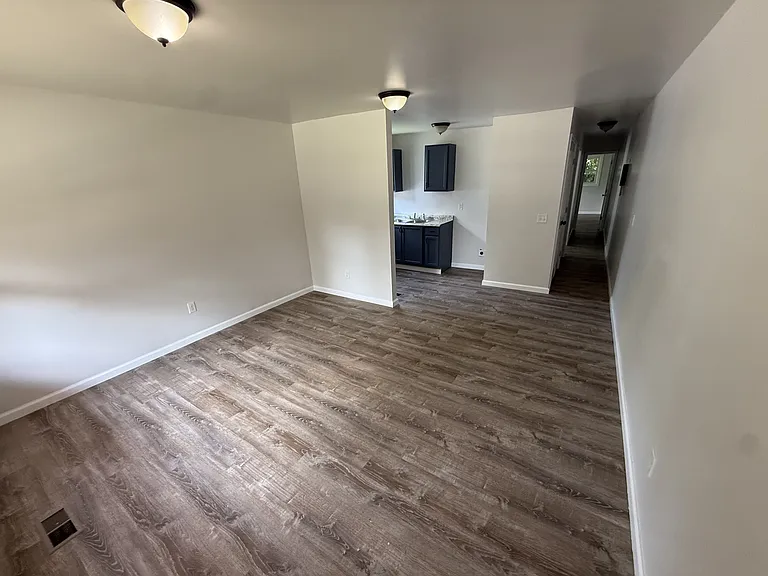 521 N Hawthorne St — Photo 2