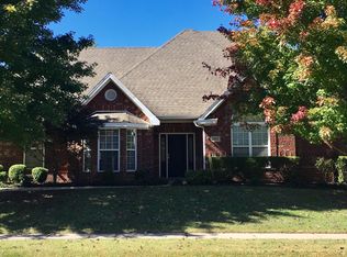 2305 N Hidden Creek Dr, Fayetteville, AR 72704