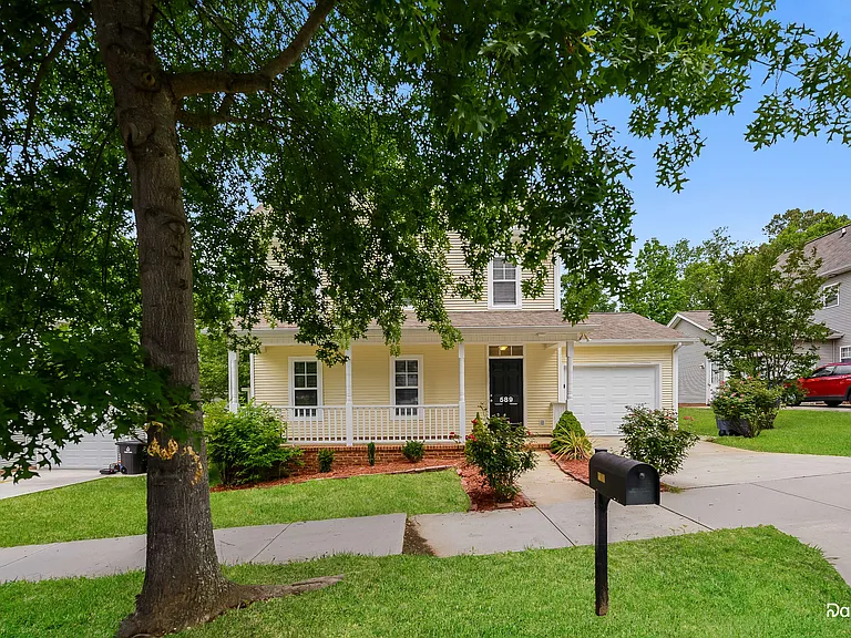 589 Lakeside Valley Dr — Photo 1