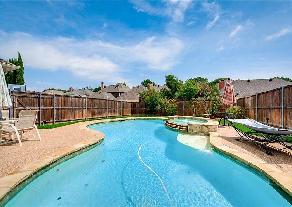 2nd image of 622 Lake Park Dr
