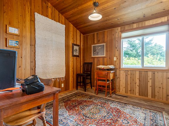 5th image of 648 SE Vista Dr
