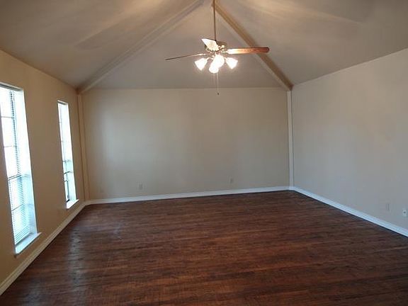 5th image of 920 Hillside Ln