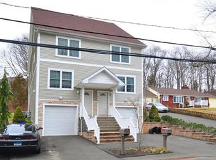 106 Burban Dr #B, Branford, CT 06405