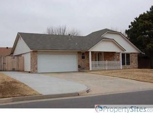 11609 SW 5th St, Yukon, OK 73099