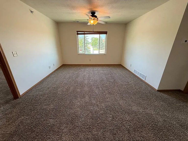 908 Arrow Ave NE — Photo 6