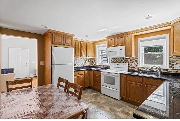 Building Photo - 64 Partridge St #4