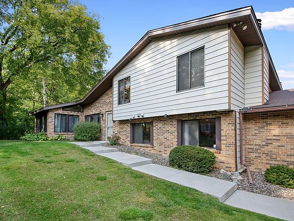 4th image of 1040 Zanzibar Ln N