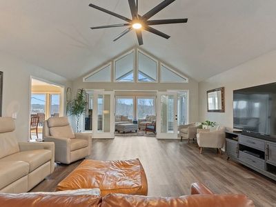 1 Evelynia Cir, Bella Vista, AR, 72715