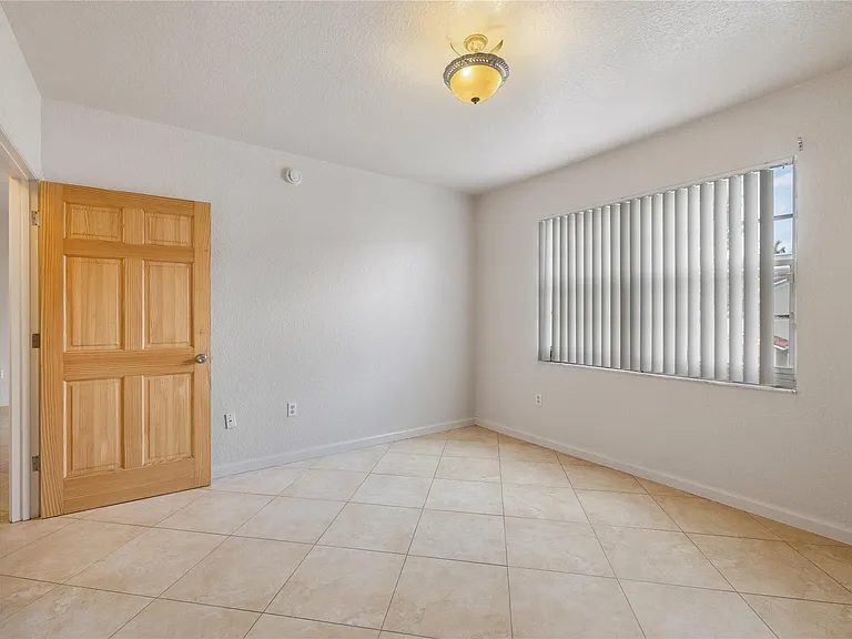 1204 Belmont Ln #1204 — Photo 14