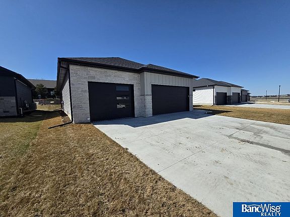 5th image of 441 Half Moon Dr