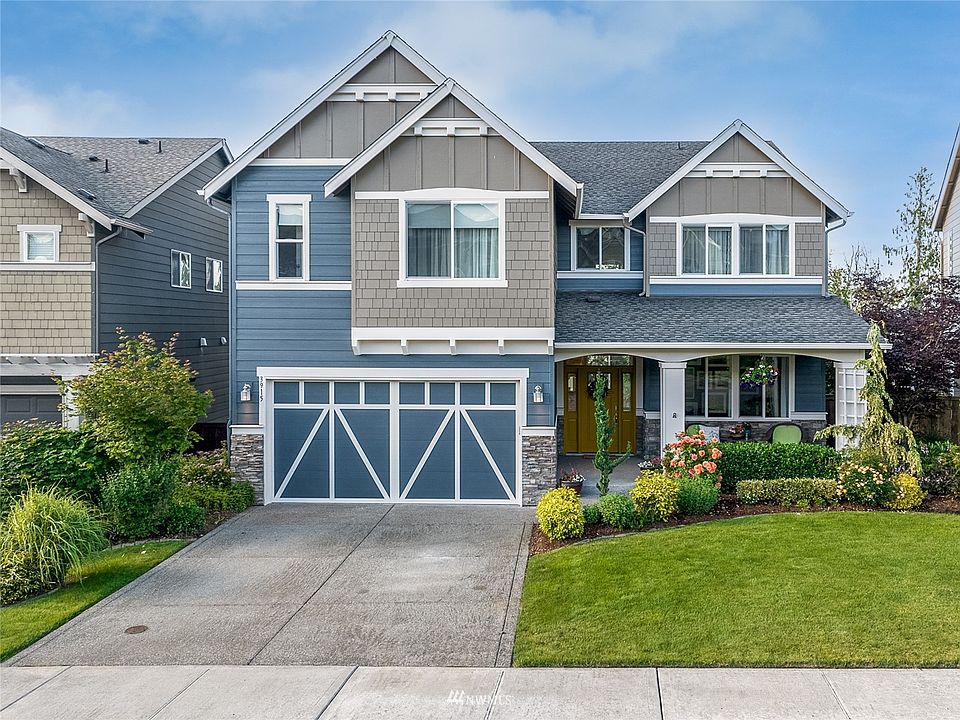Welcome Home to the highly sought after Puyallup Highlands Community.
