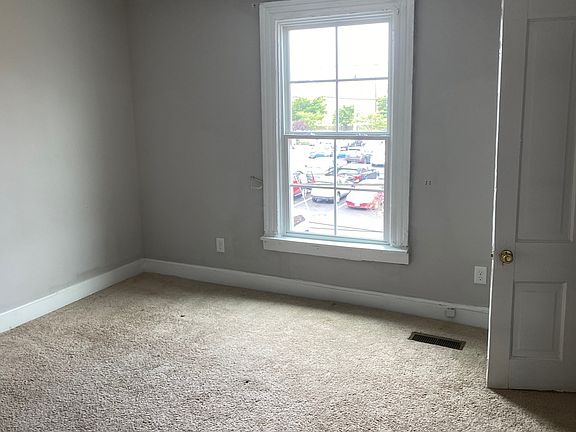 3rd image of 1427 W Clay St