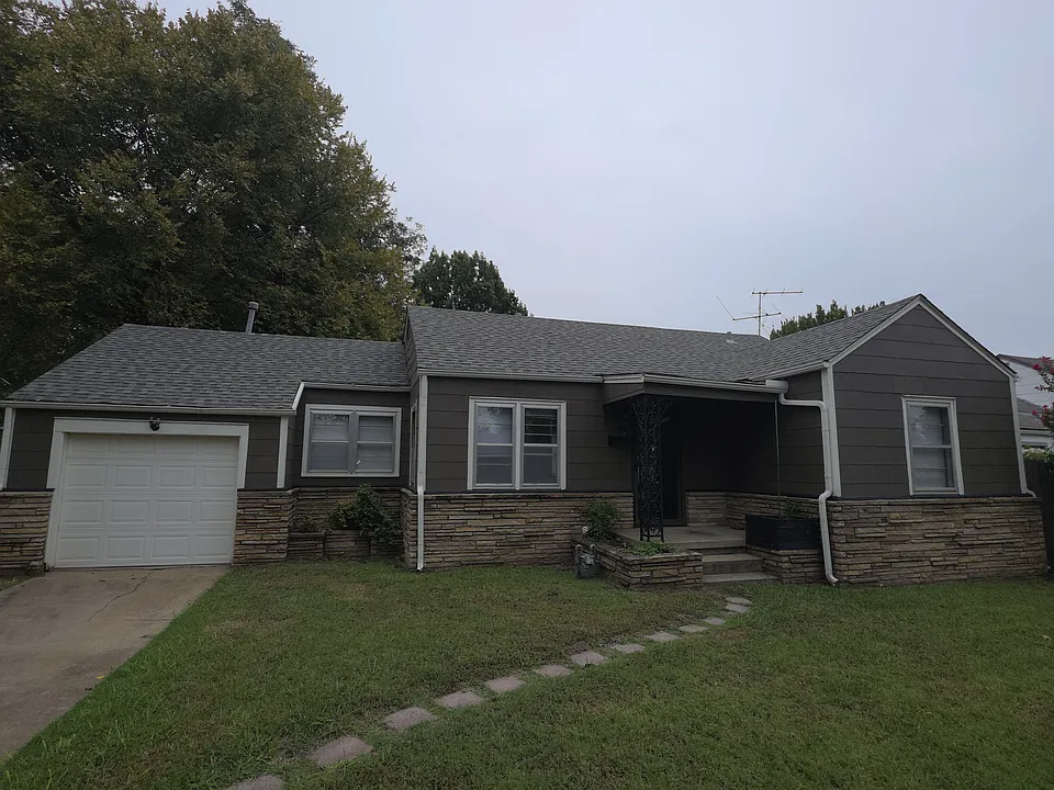 1109 E 38th Pl