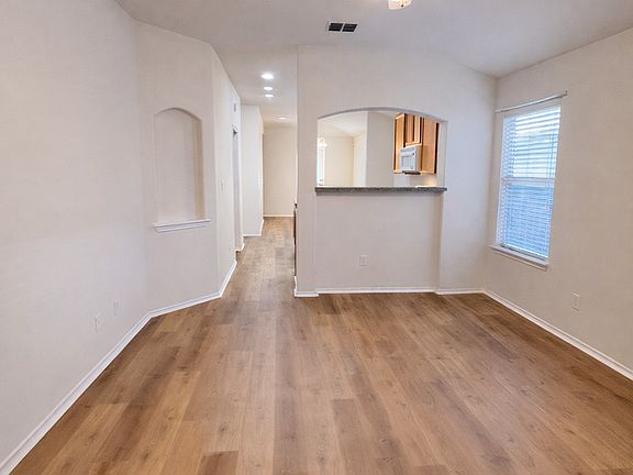 2nd image of 10354 Oakwood Crst