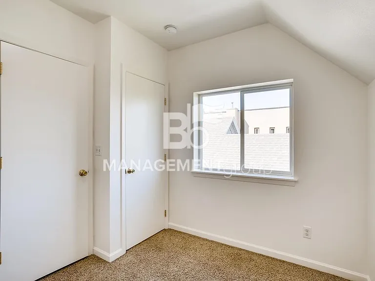 653 SW Sherman St — Photo 24