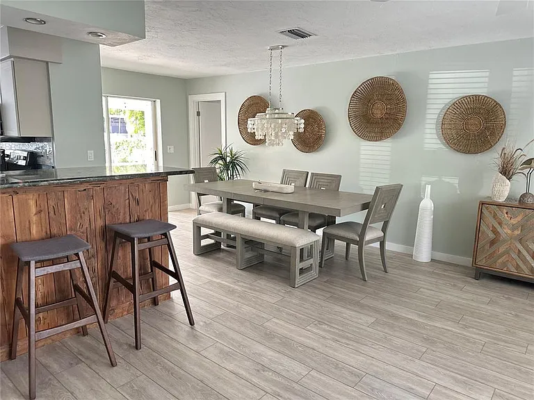 1723 Stanford Ln — Photo 5
