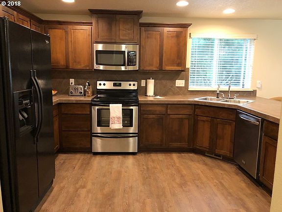 2nd image of 5006 NE 61st St